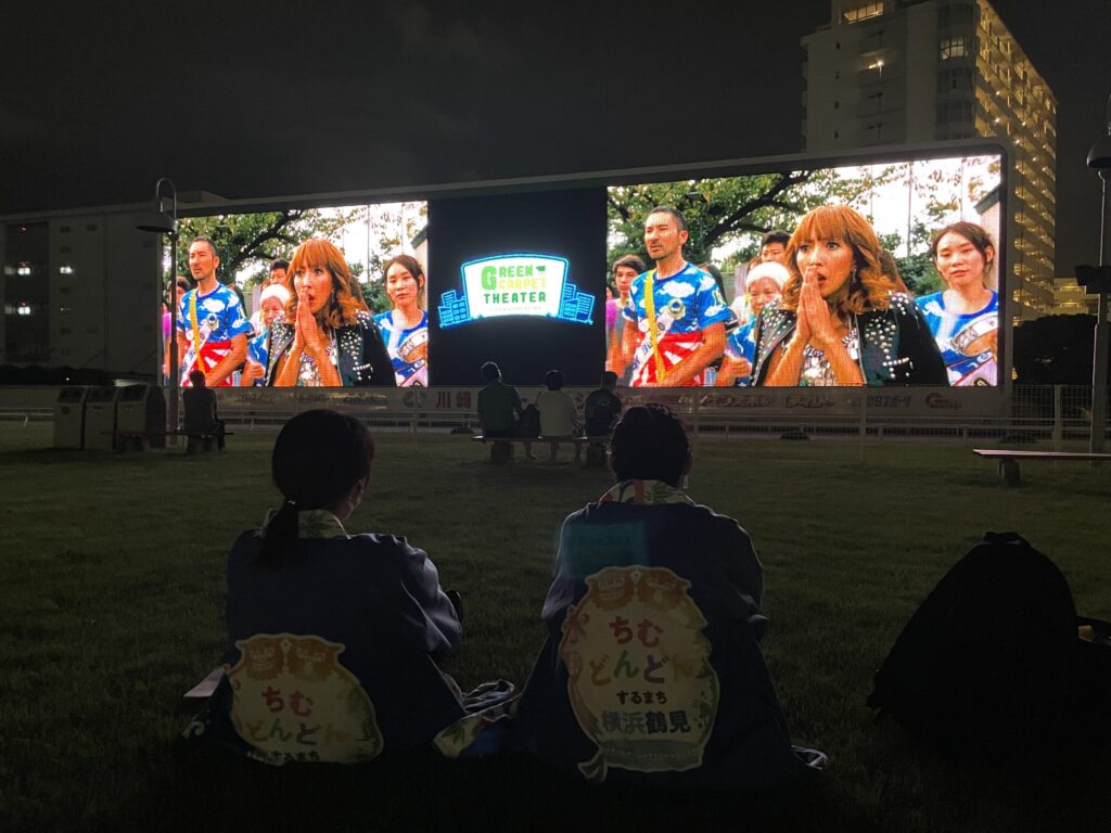 川崎競馬場上映