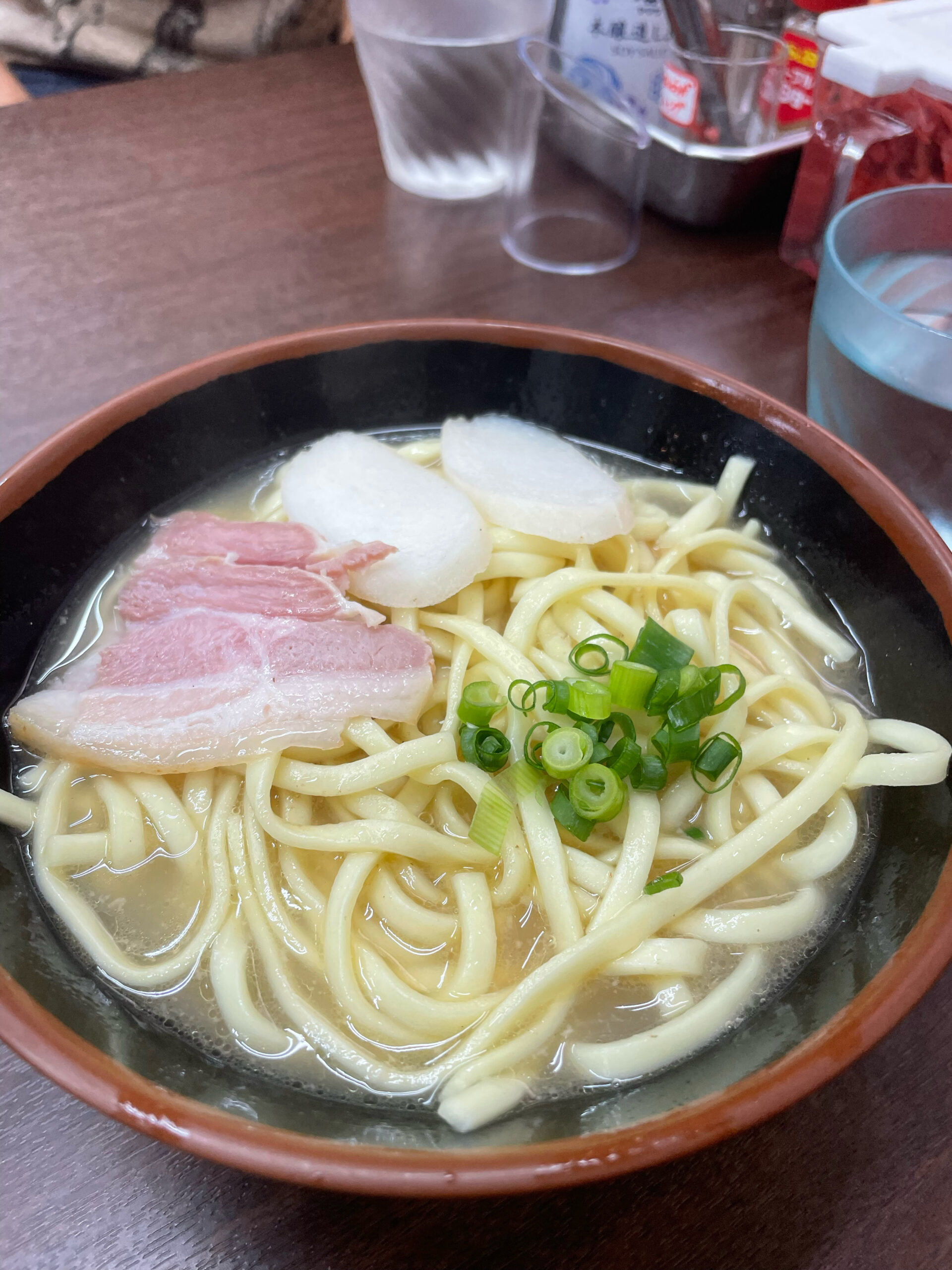 横浜鶴見の老舗「沖縄そば ヤージ小(やーじぐゎー)」
