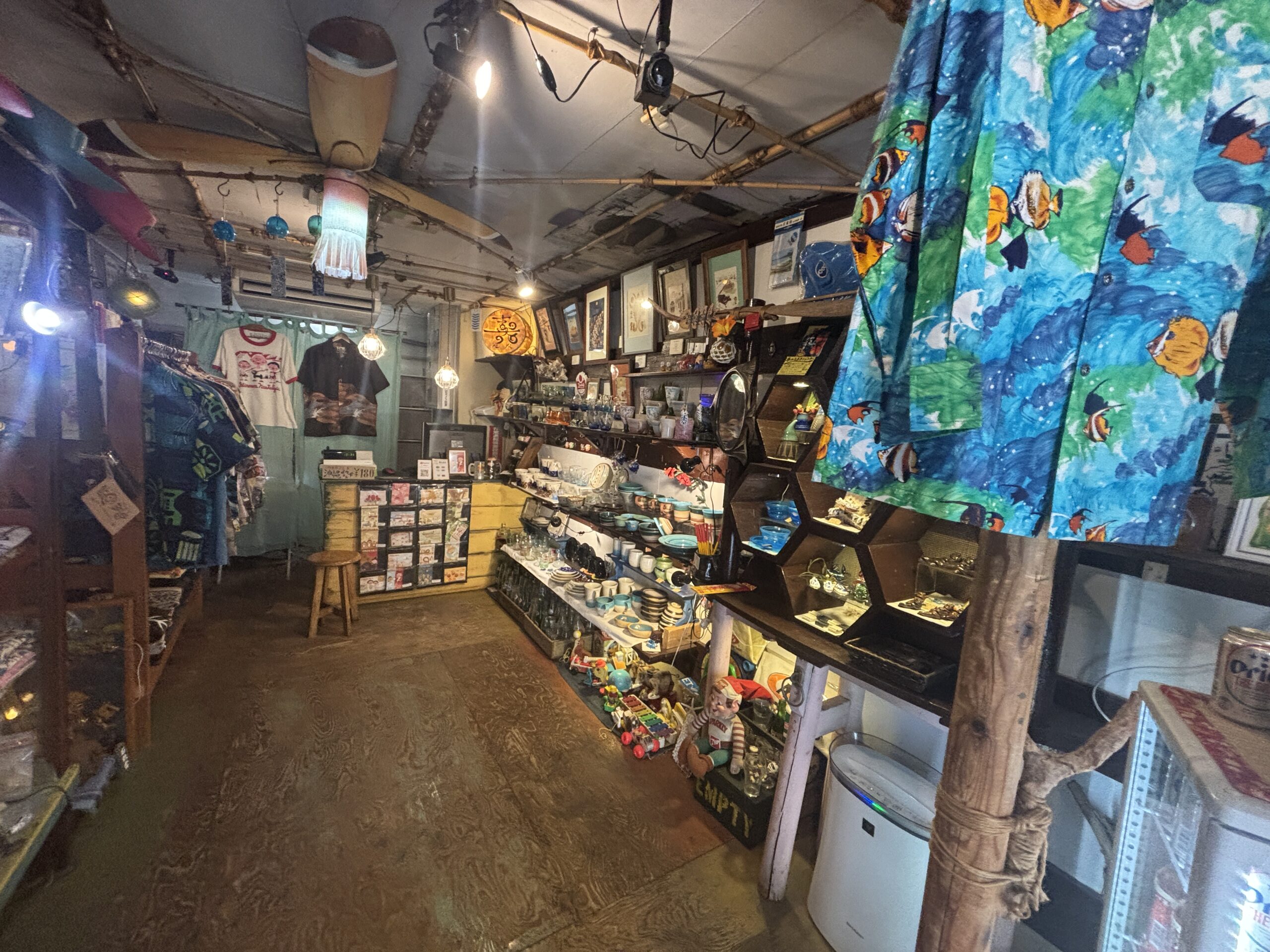 『沖縄チャンプルゥ雑貨 喜器』東京都北区・十条で1970年代がコンセプトの店【琉球ガラス、やちむん】
