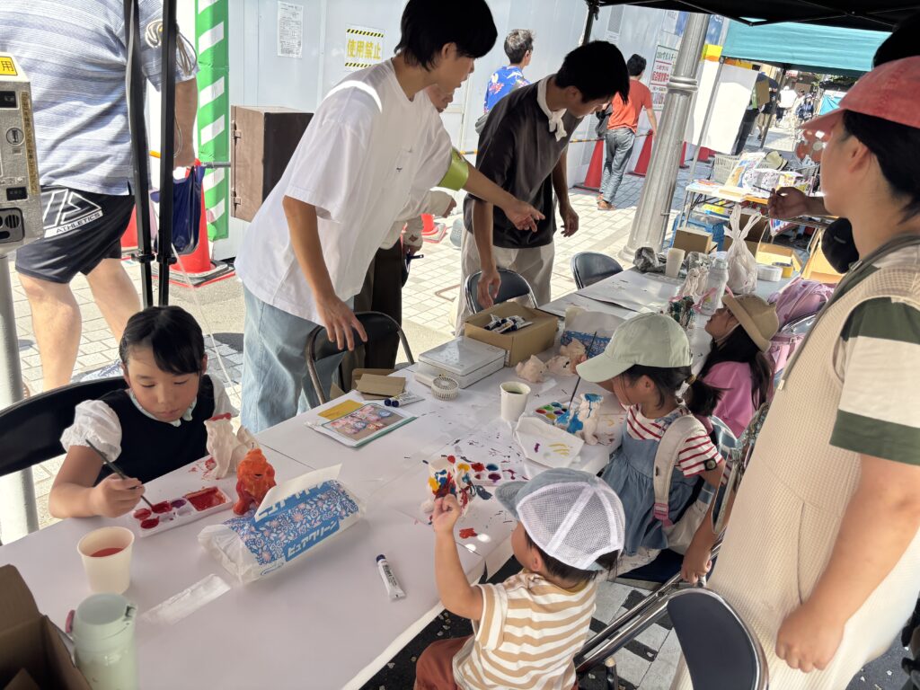 シーサー色塗り