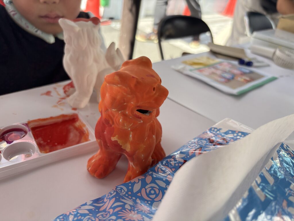 シーサー色塗り