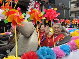 鶴見で行う『カジマヤー(風車)』とは?沖縄の97歳のお祝いとパレード